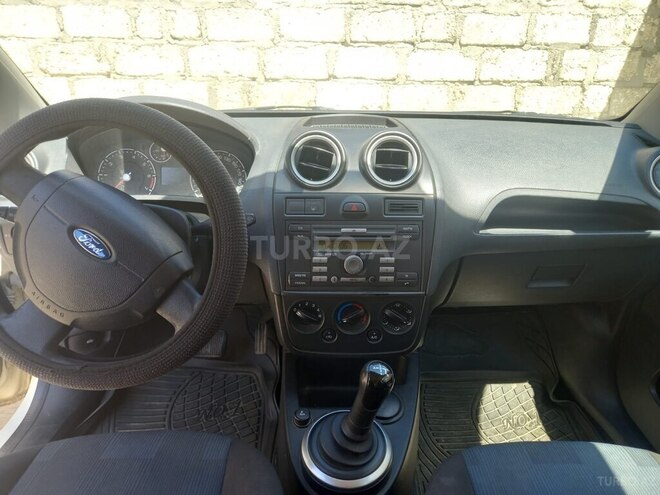 Ford Fiesta 2006, 135,000 km - 1.4 л - Bakı
