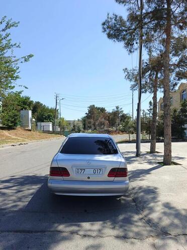 Mercedes E 240 2000, 350,000 km - 2.4 л - Şirvan