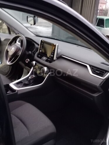 Toyota RAV4 2019, 180,000 km - 2.5 l - Qusar