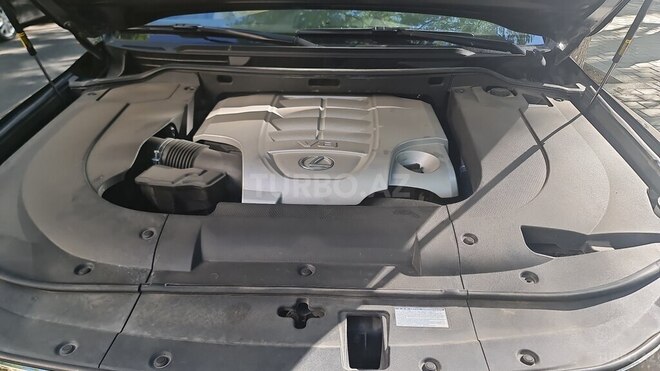 Lexus LX 570-13