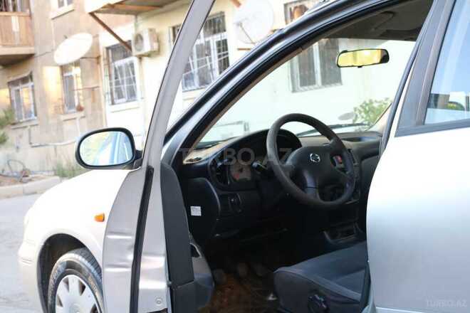 Nissan Sunny-11