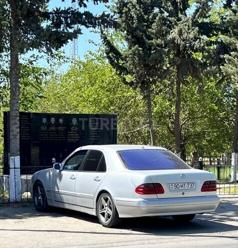Mercedes E 240 1999, 347,000 km - 2.6 l - Masallı