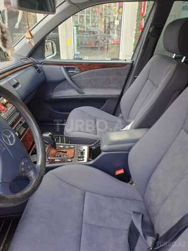 Mercedes E 240 2000, 303,680 km - 2.4 l - Bərdə