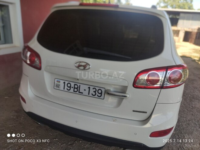 Hyundai Santa Fe 2010, 335,000 km - 2.4 l - Horadiz