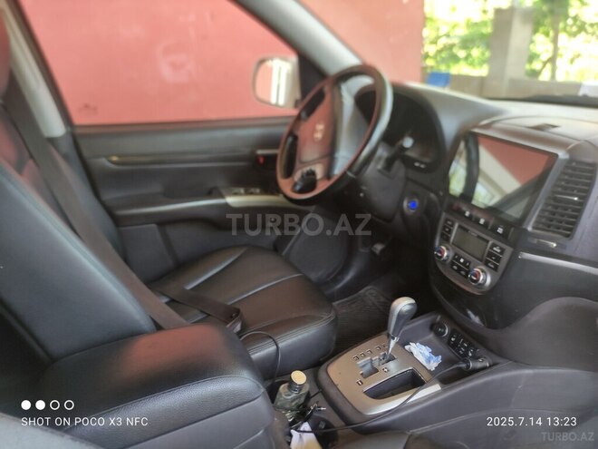 Hyundai Santa Fe 2010, 335,000 km - 2.4 l - Horadiz