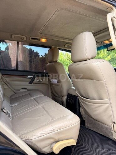 Mitsubishi Pajero-6