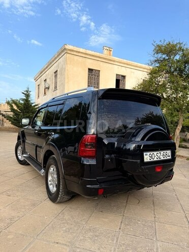 Mitsubishi Pajero-8