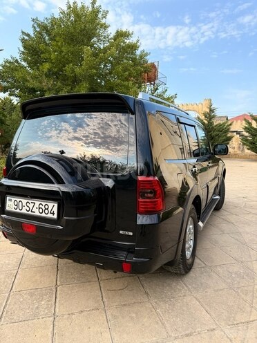Mitsubishi Pajero-7