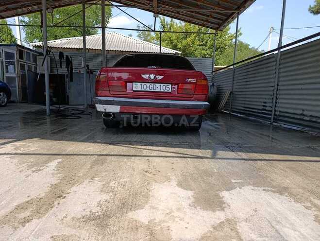 BMW 520 1984, 325,000 km - 2.0 l - Şəki