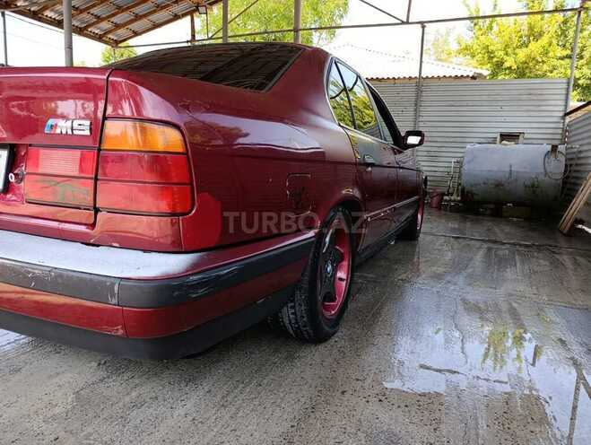 BMW 520 1984, 325,000 km - 2.0 l - Şəki