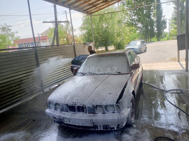 BMW 520 1984, 325,000 km - 2.0 l - Şəki