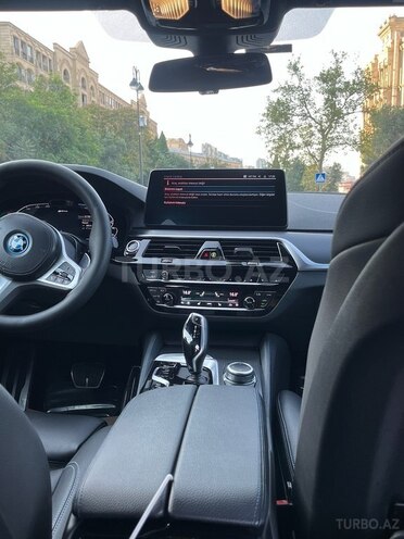 BMW 530e-8
