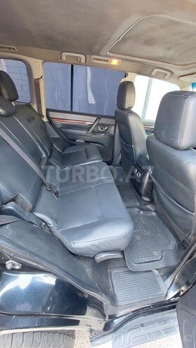 Mitsubishi Pajero-10