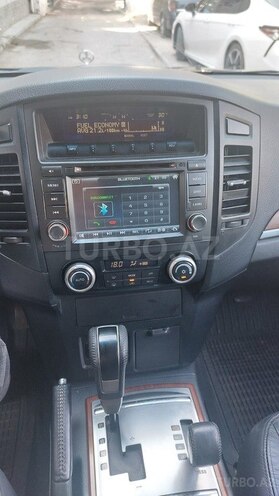 Mitsubishi Pajero-13