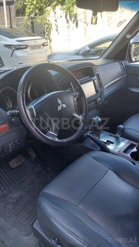 Mitsubishi Pajero-11