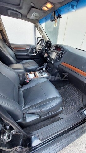 Mitsubishi Pajero-9