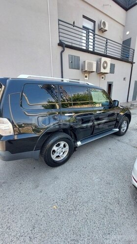 Mitsubishi Pajero-4