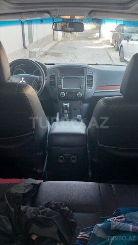 Mitsubishi Pajero-6