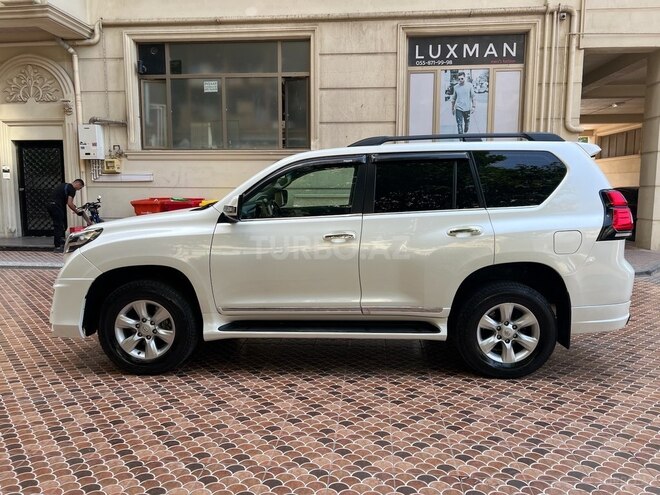 Toyota Land Cruiser Prado-4