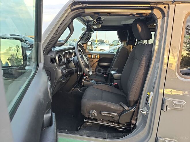 Jeep Wrangler-13