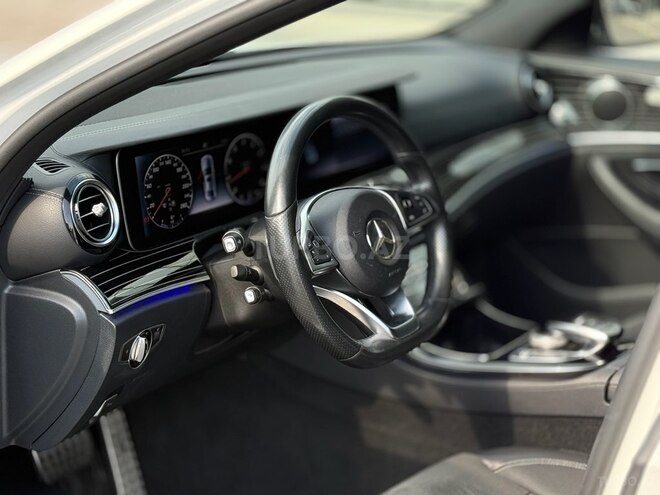 Mercedes E 300-7