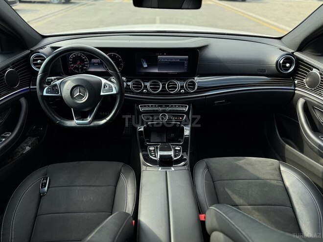 Mercedes E 300-9