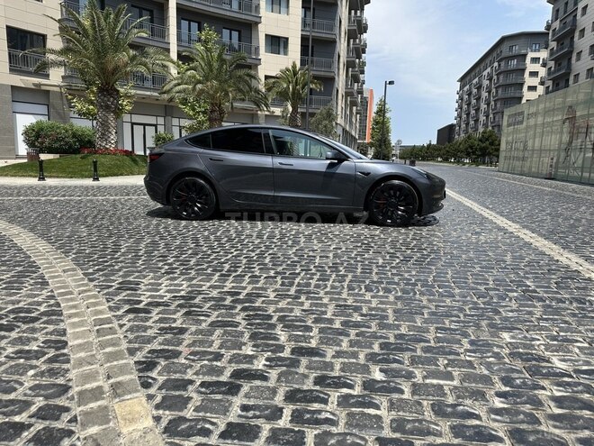 Tesla Model 3-4
