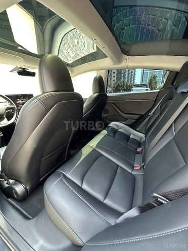 Tesla Model 3-7