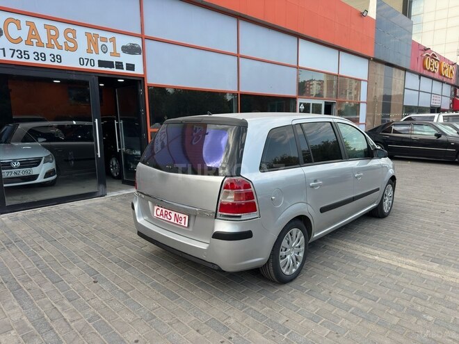 Opel Zafira-8
