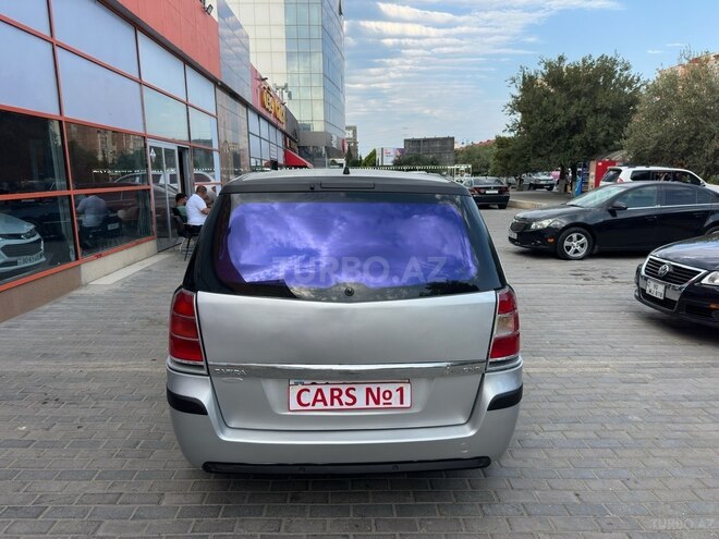 Opel Zafira-10