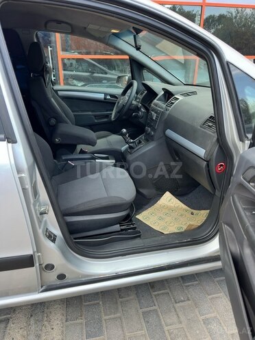Opel Zafira-13