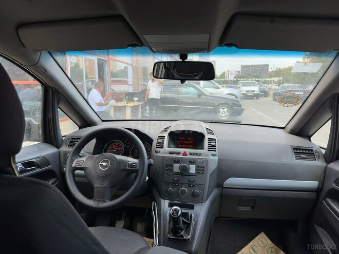 Opel Zafira-15