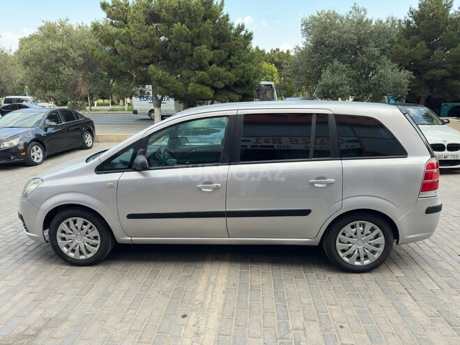 Opel Zafira-5