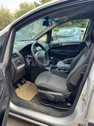 Opel Zafira-11