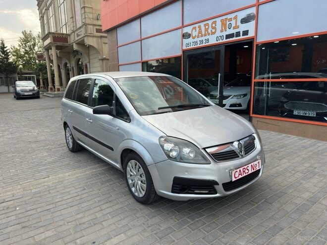 Opel Zafira-1