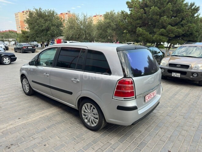 Opel Zafira-9