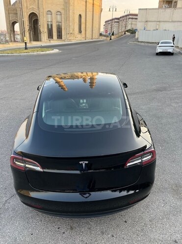 Tesla Model 3-6