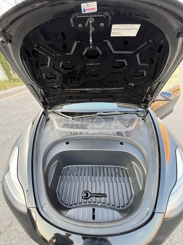 Tesla Model 3-16