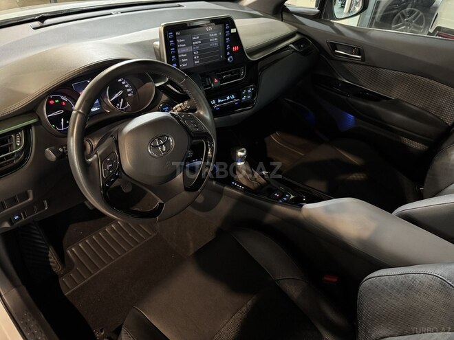 Toyota C-HR-8