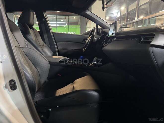 Toyota C-HR-10