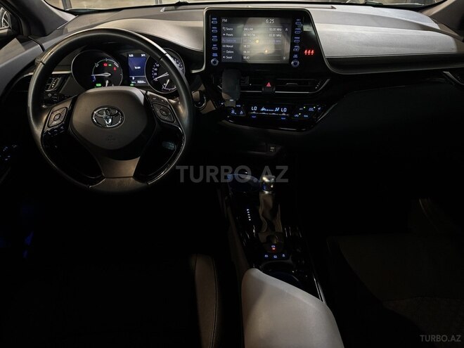 Toyota C-HR-9