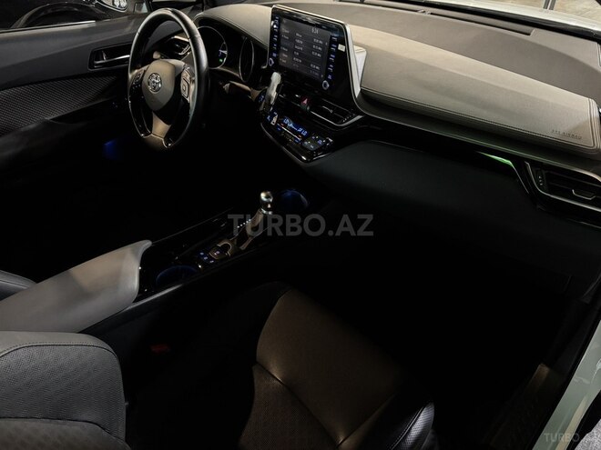 Toyota C-HR-11