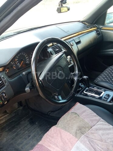 Mercedes E 240 1999, 324,651 km - 2.4 l - Bakı