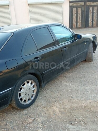 Mercedes E 240 1999, 324,651 km - 2.4 l - Bakı