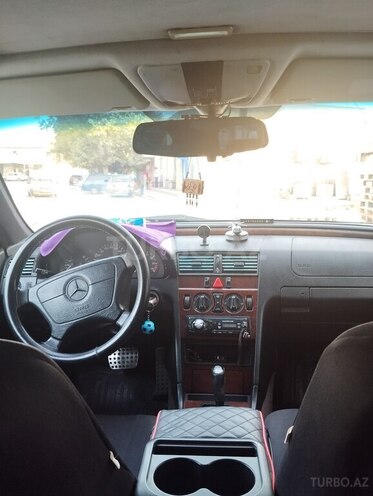 Mercedes C 180 1996, 393,446 km - 1.8 л - Yevlax