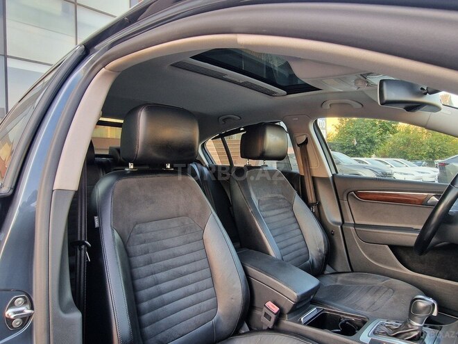 Volkswagen Passat 2011, 240,000 km - 2.5 l - Bakı