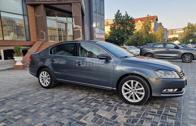 Volkswagen Passat 2011, 240,000 km - 2.5 l - Bakı