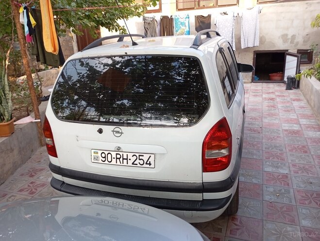 Opel Zafira-2