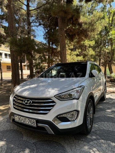 Hyundai Grand Santa Fe-1