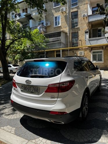 Hyundai Grand Santa Fe-4